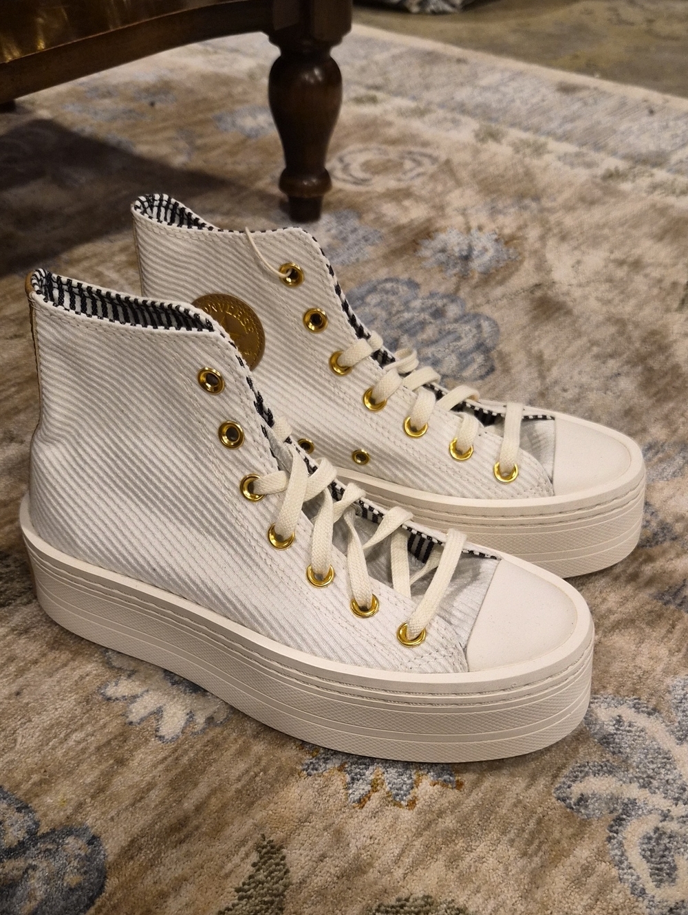 Converse Women's Platform Sneakers Size 6